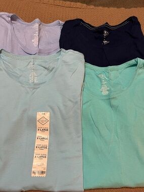 4 Women’s St. John's Bay Short Sleeve Crewneck Tees—Size XL